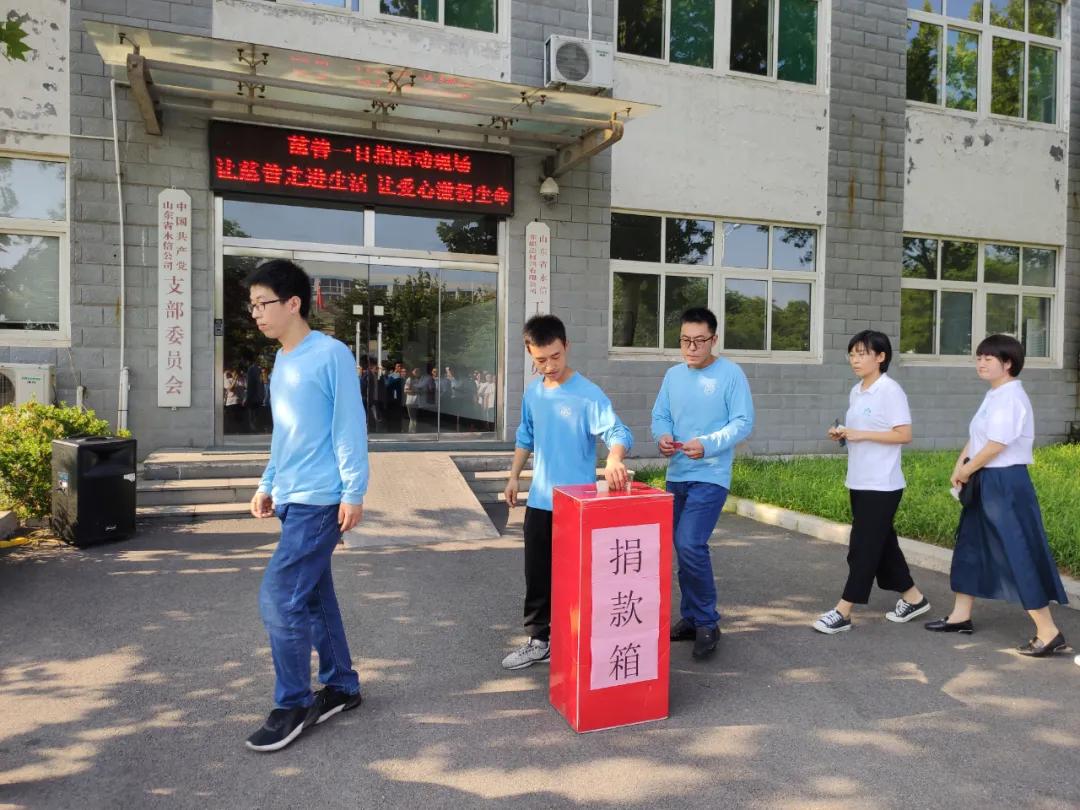 阜陽(yáng)何總訂購(gòu)螺旋風(fēng)管機(jī)，風(fēng)管生產(chǎn)二線(xiàn)全套設(shè)備